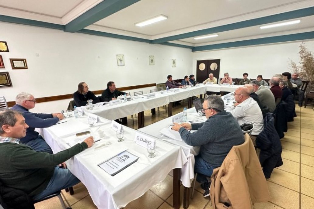 Reunión de las rurales bonaerenses Ayacucho, donde rechazaron la desregulación.