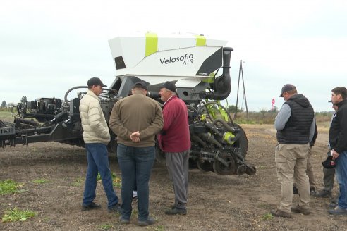 Presentación de la nueva sembradora Velosofía Air de Giorgi-Plantium en El Tatú Maquinarias - Seguí, Entre Rios