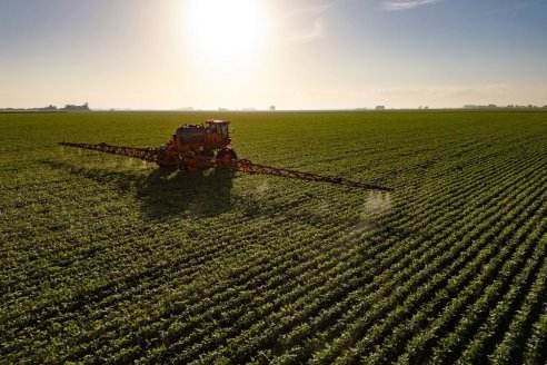 Gigante global cierra alianza con DeepAgro para incorporar de fábrica su IA en sus máquinas